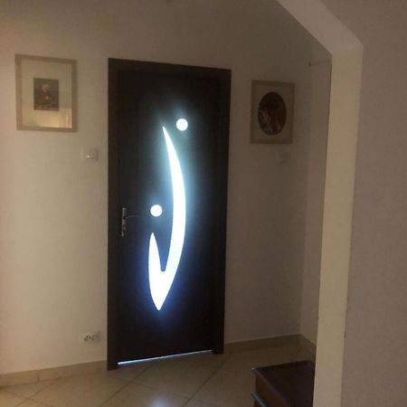 Apartament Cu 3 Camere La Poala Muntilor Fagaras วิกตอเรีย ภายนอก รูปภาพ
