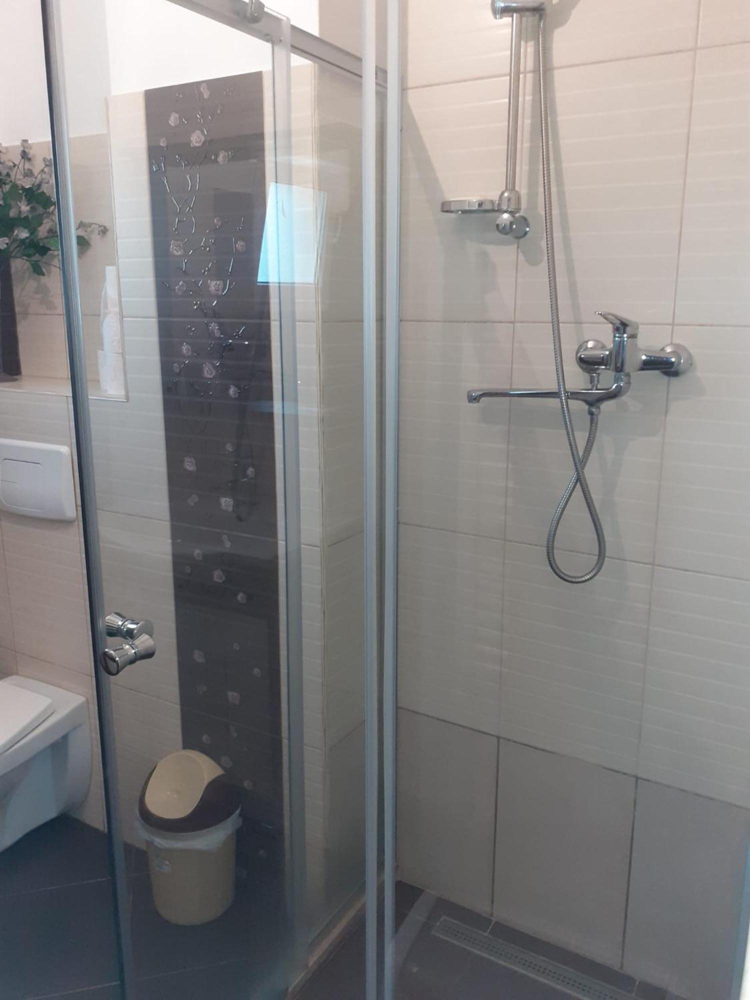 Apartament Cu 3 Camere La Poala Muntilor Fagaras วิกตอเรีย ภายนอก รูปภาพ