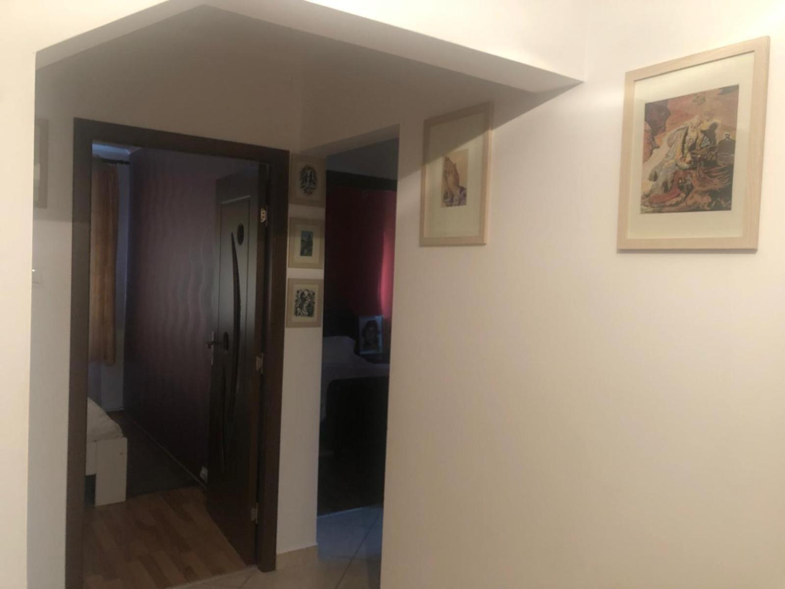 Apartament Cu 3 Camere La Poala Muntilor Fagaras วิกตอเรีย ภายนอก รูปภาพ