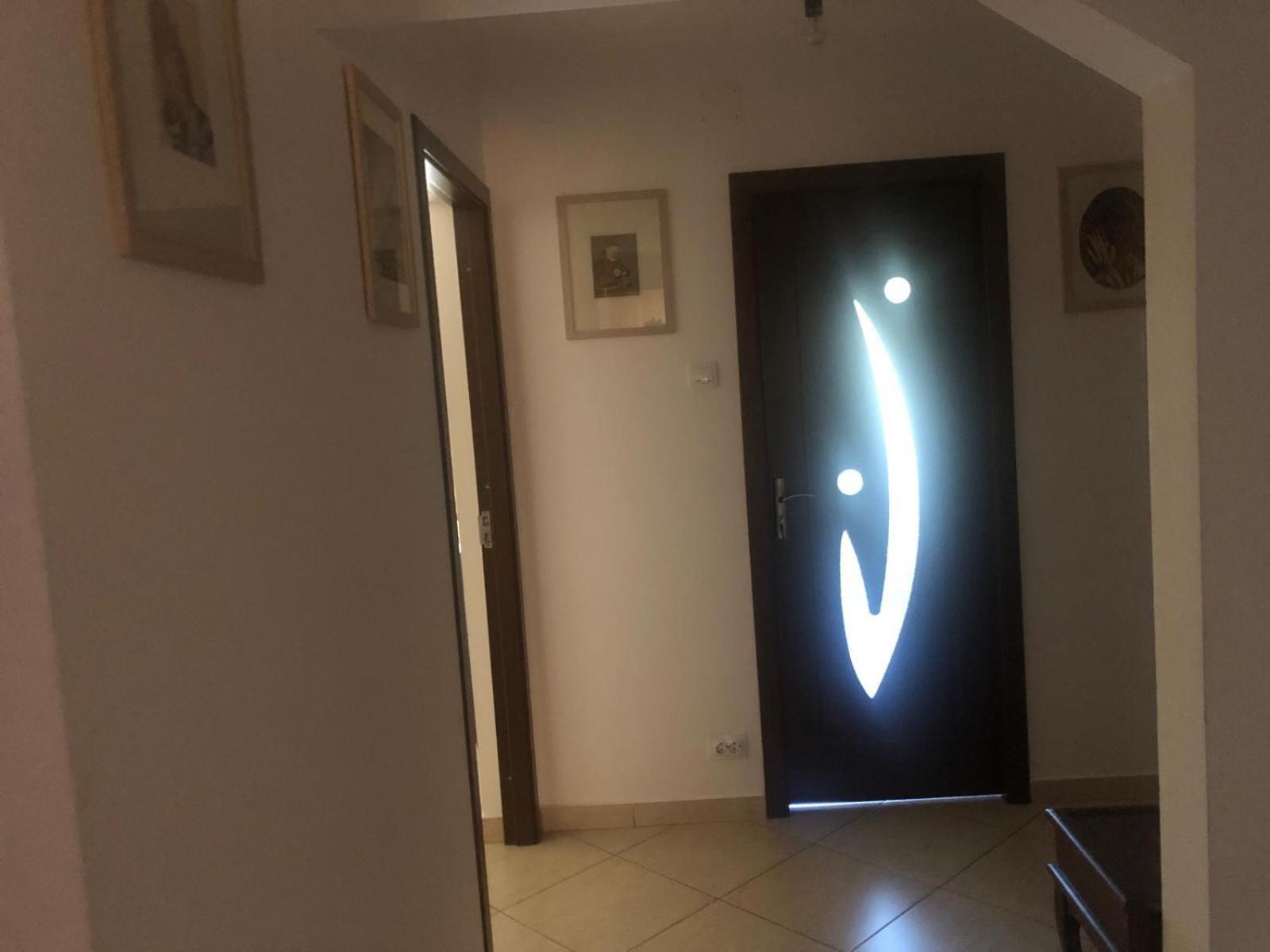 Apartament Cu 3 Camere La Poala Muntilor Fagaras วิกตอเรีย ภายนอก รูปภาพ
