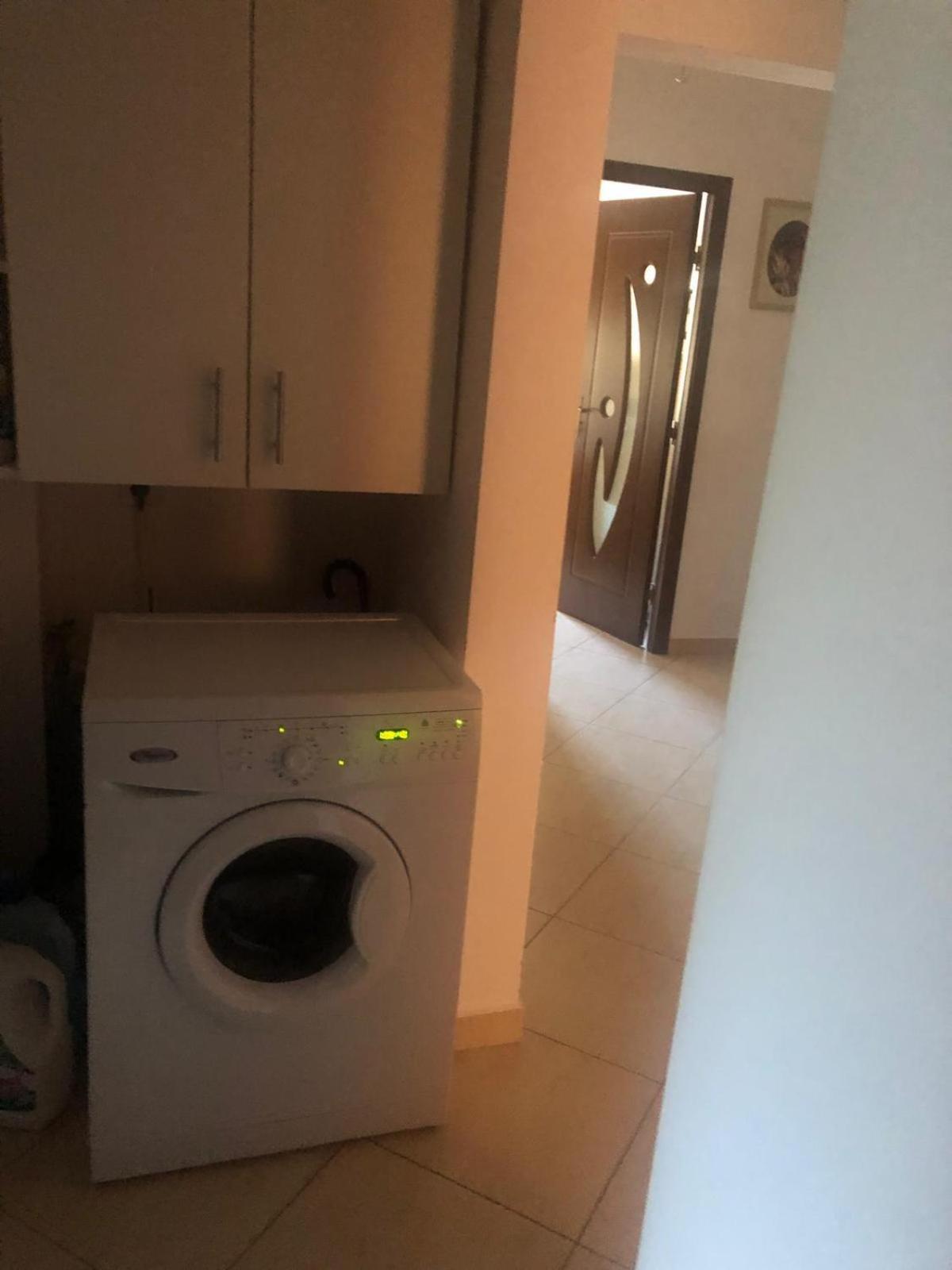 Apartament Cu 3 Camere La Poala Muntilor Fagaras วิกตอเรีย ภายนอก รูปภาพ