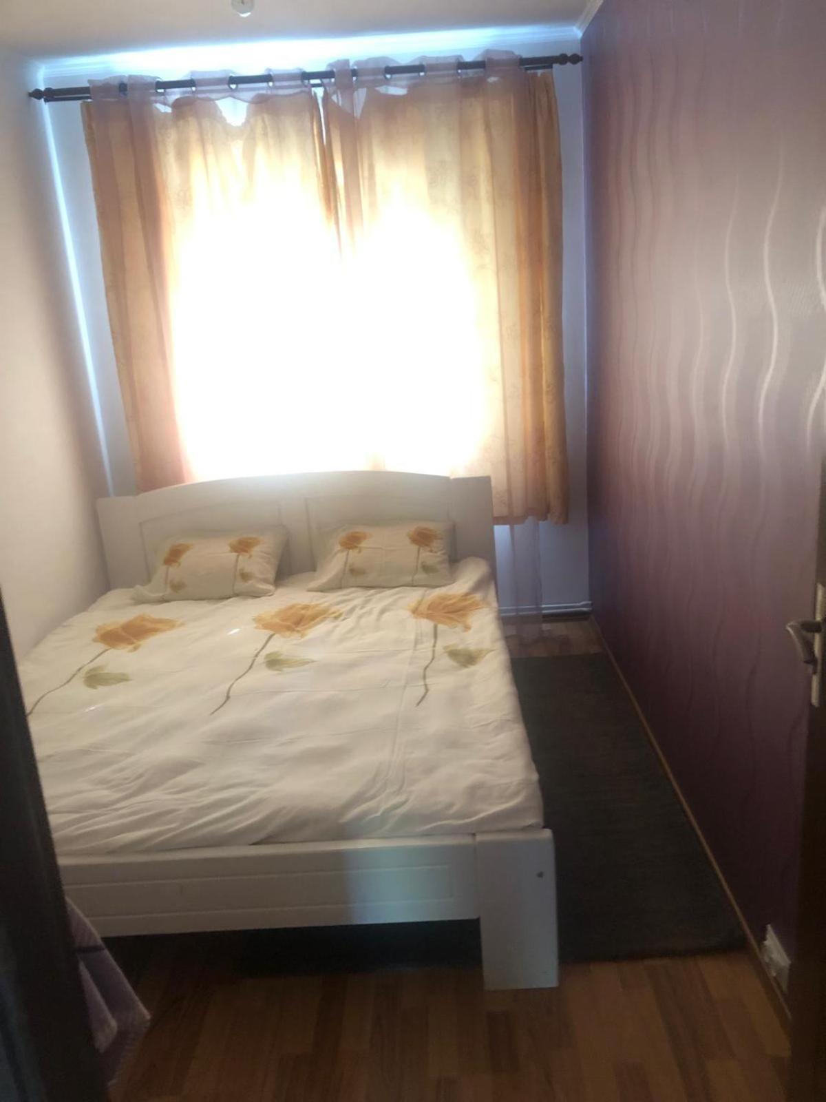Apartament Cu 3 Camere La Poala Muntilor Fagaras วิกตอเรีย ภายนอก รูปภาพ