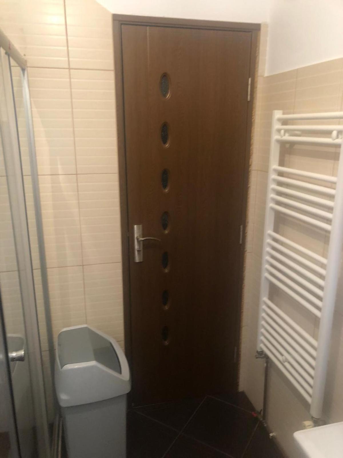 Apartament Cu 3 Camere La Poala Muntilor Fagaras วิกตอเรีย ภายนอก รูปภาพ