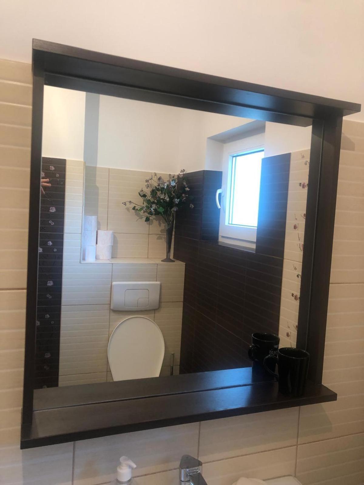 Apartament Cu 3 Camere La Poala Muntilor Fagaras วิกตอเรีย ภายนอก รูปภาพ