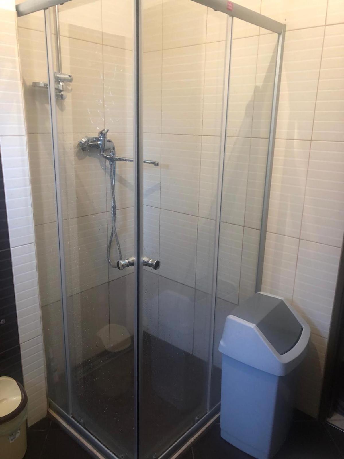 Apartament Cu 3 Camere La Poala Muntilor Fagaras วิกตอเรีย ภายนอก รูปภาพ