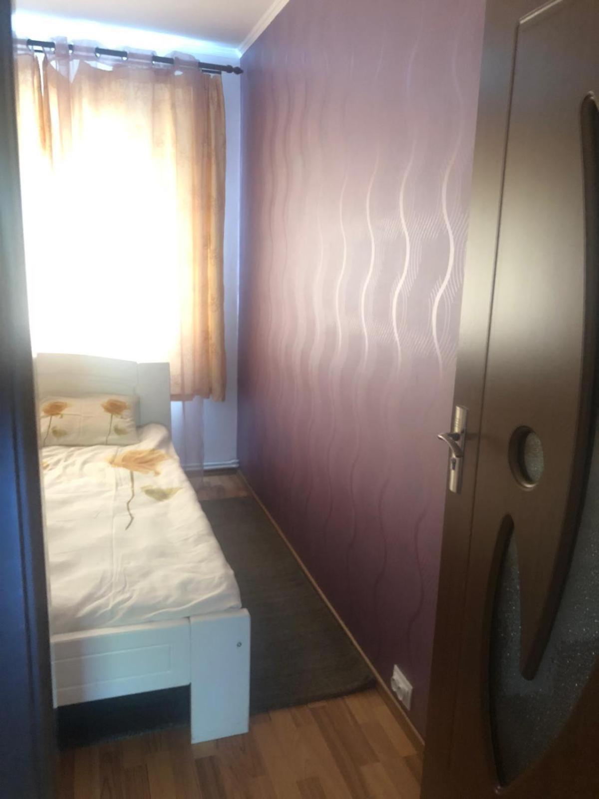 Apartament Cu 3 Camere La Poala Muntilor Fagaras วิกตอเรีย ภายนอก รูปภาพ
