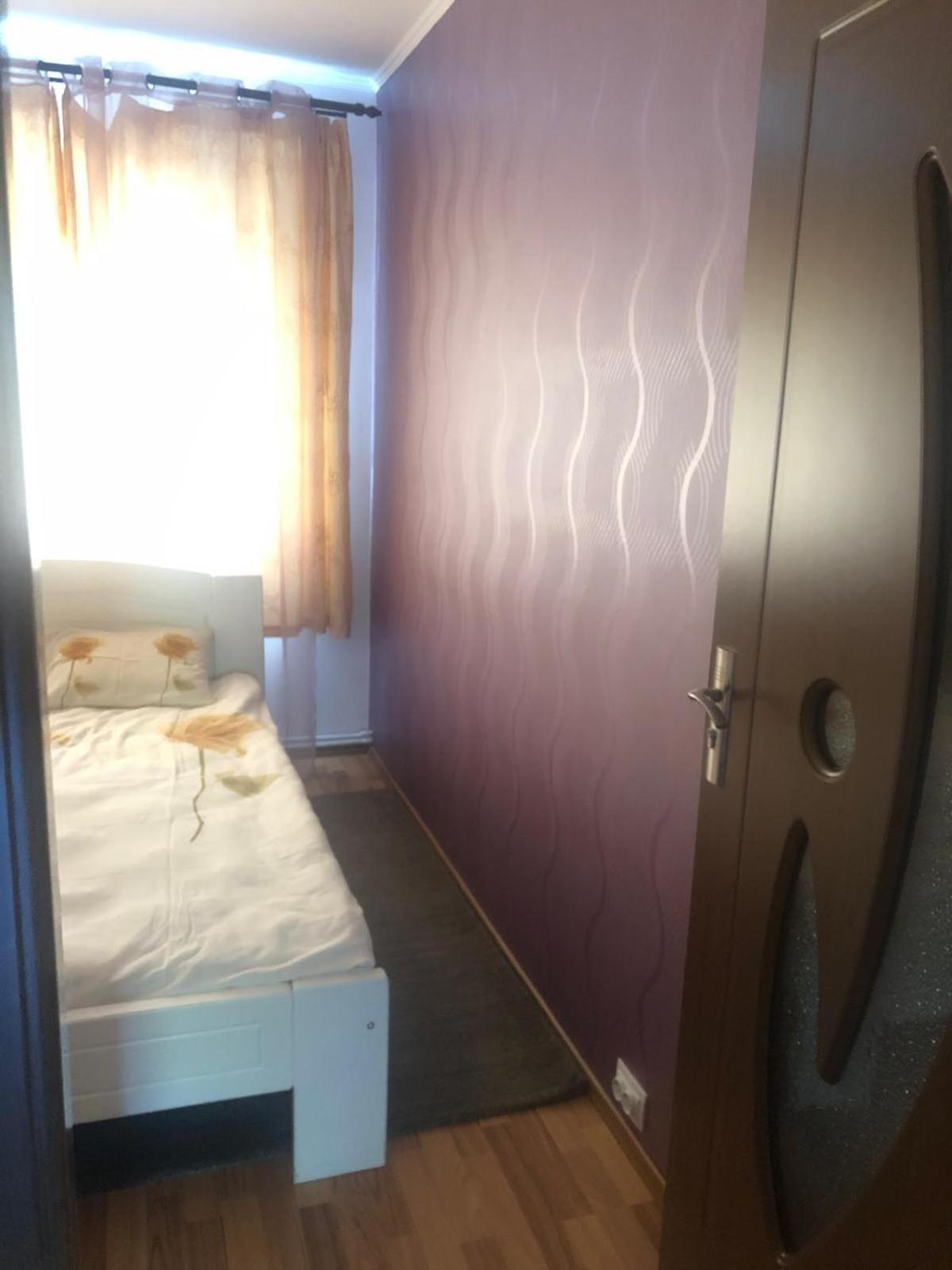 Apartament Cu 3 Camere La Poala Muntilor Fagaras วิกตอเรีย ภายนอก รูปภาพ