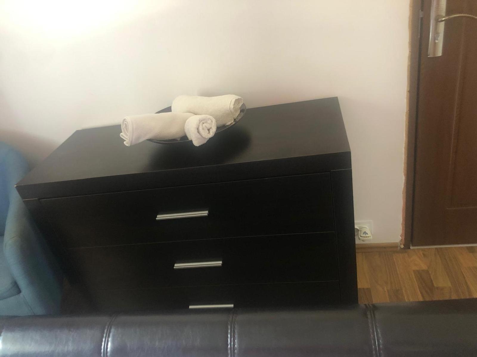 Apartament Cu 3 Camere La Poala Muntilor Fagaras วิกตอเรีย ภายนอก รูปภาพ