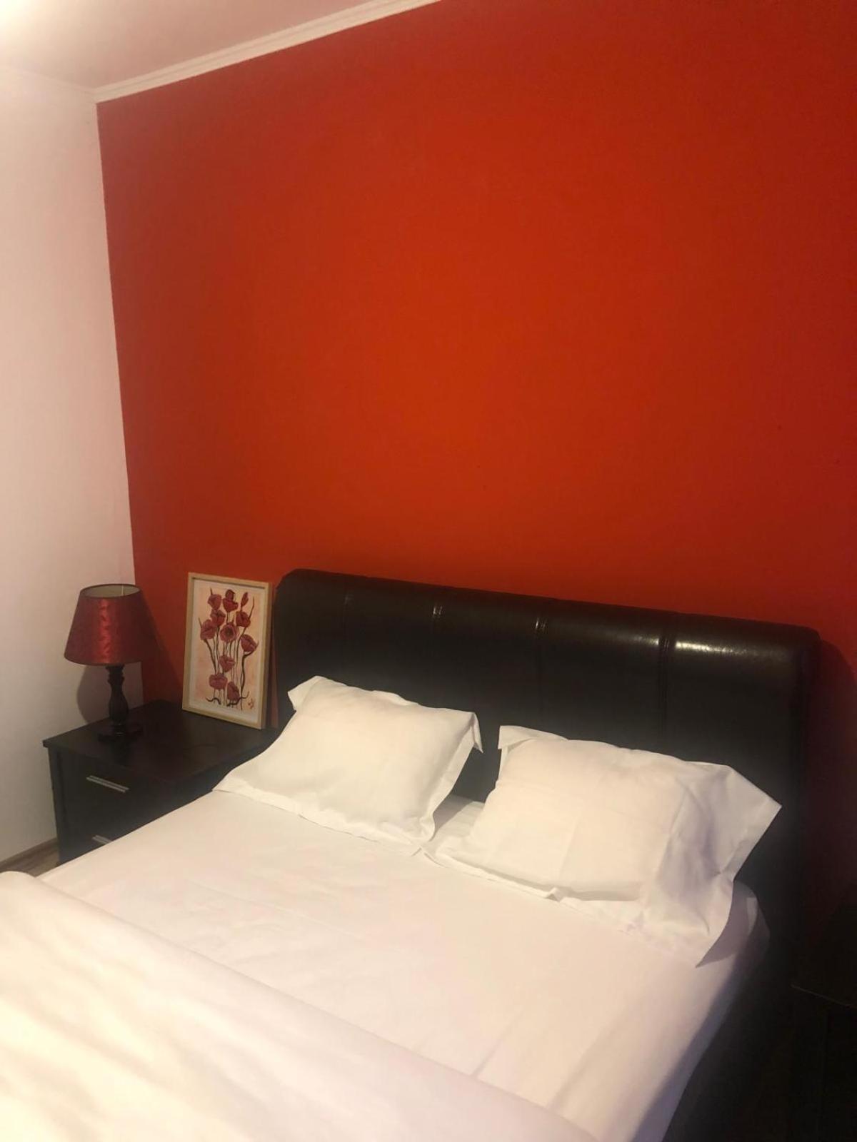 Apartament Cu 3 Camere La Poala Muntilor Fagaras วิกตอเรีย ภายนอก รูปภาพ